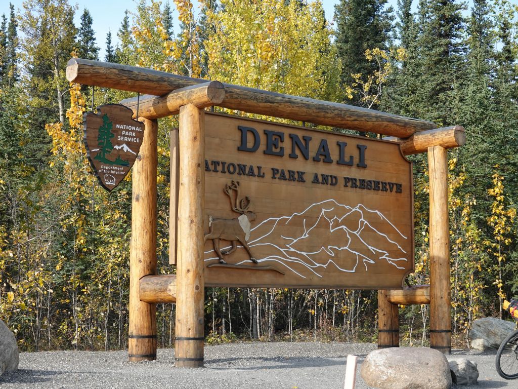 and after a total of 5.5H most of which Jennifer drove (thanks), we arrived at Denali
